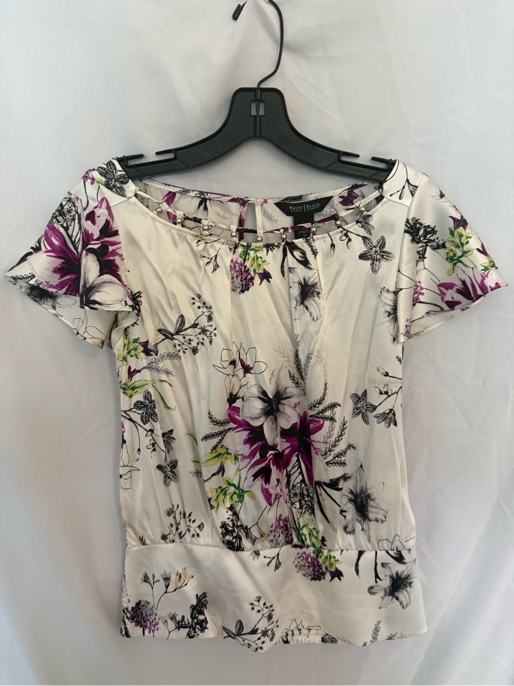 White House Black Market White Floral Short-Sleeve Scoop Neck Top